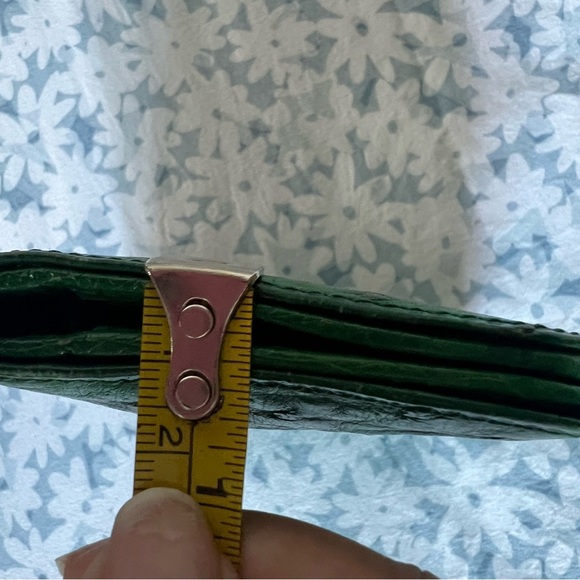 Genuine Ostrich Leather Bifold Wallet – Stunning Green, Pristine Condition! - Picture 10 of 10